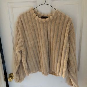 Zara warm fluffy sweater size small!